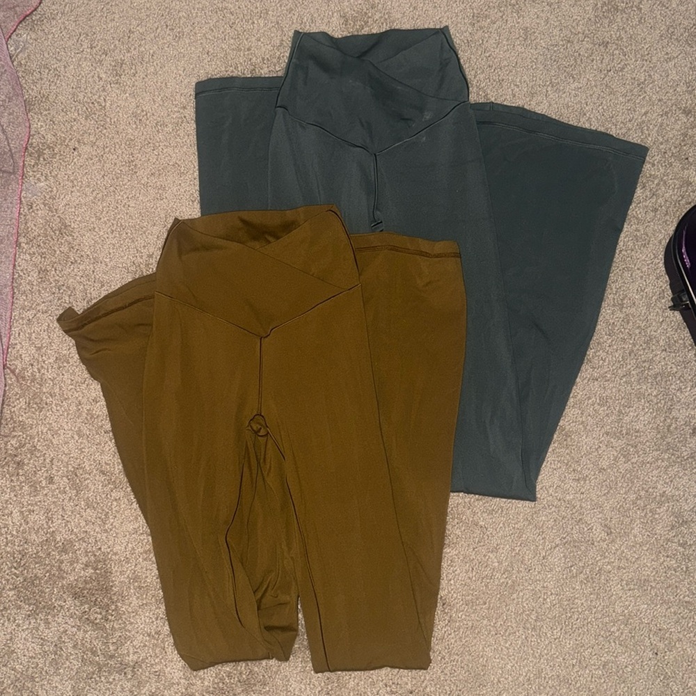 Aerie OFFLINE High Waisted Crossover Flare leggings: yellow and army green color